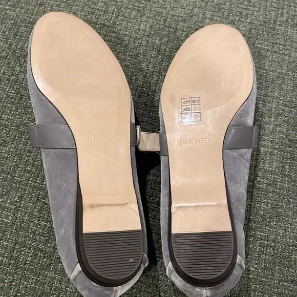 Nine West gray velvet Mary Janes (sz 7 1/2) - Picture 4 of 11